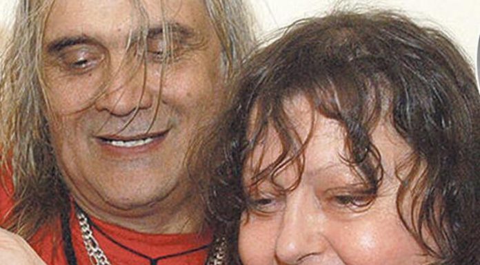 PREKLINJALA GA DA JE NE OSTAVI, PA SE 2 MESECA NAKON RAZVODA UBILA: Kaže da mu je 28 godina mlađa produžila život