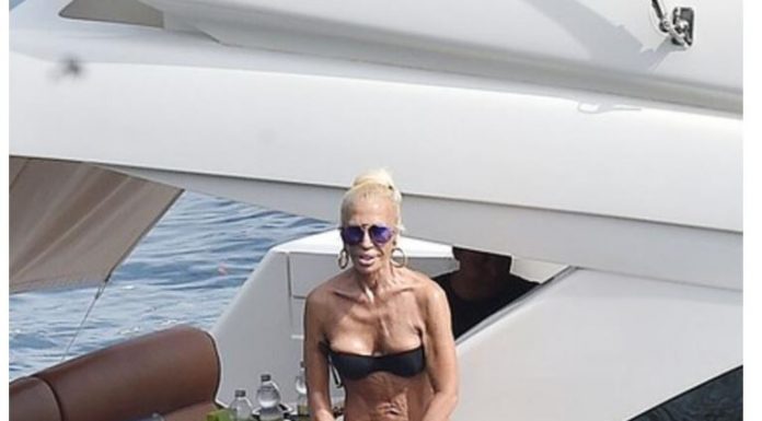 Pogled na telo Donatele Versaće u kupaćem kostimu izaziva šok: Ali još strašniju priču krije telo njene ćerke Alegre